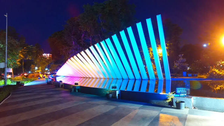 30 Taman Kota Surabaya dan Review Keindahannya