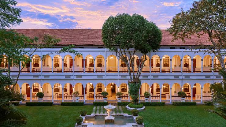 14 Hotel Bintang 5 Surabaya Terkeren untuk Staycation